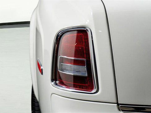 Used 2016 Rolls-Royce Phantom Sedan image 16