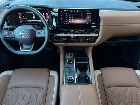 New 2026 Nissan Pathfinder Platinum image 15