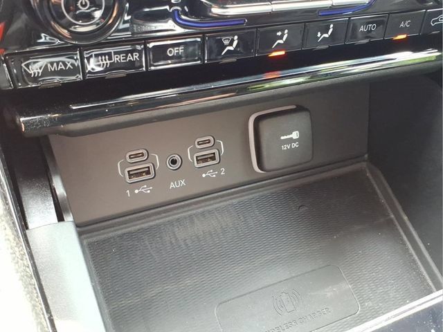 Used 2023 Jeep Grand Cherokee Laredo w/ Luxury Tech Group I AWD/4WD image 23