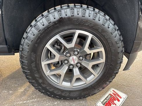 Used 2022 GMC Canyon AT4 image 30