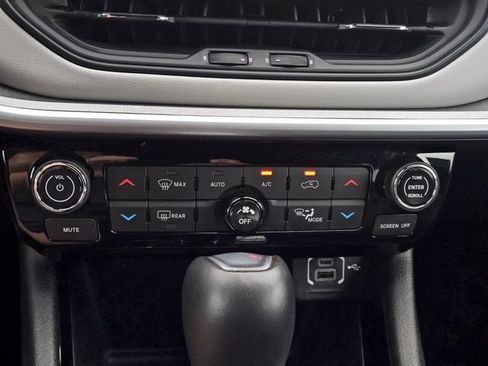 Used 2025 Jeep Compass Limited AWD/4WD image 18