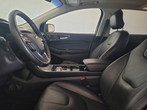 Used 2019 Ford Edge Titanium w/ Equipment Group 301A FWD image 17