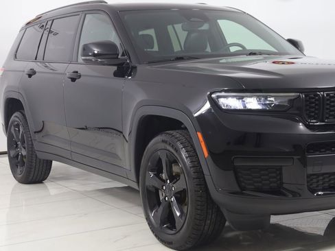 Used 2023 Jeep Grand Cherokee L Altitude image 37