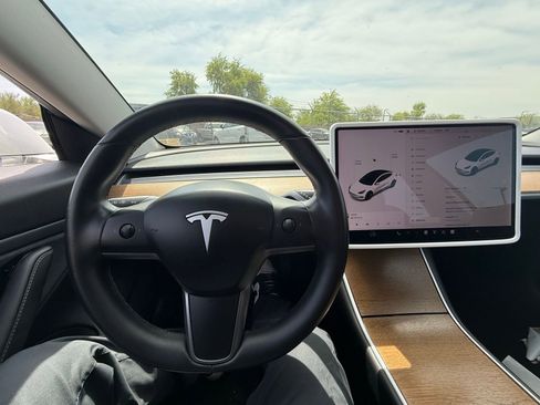Used 2019 Tesla Model 3 Standard Range image 20