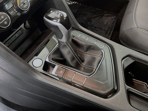 Used 2024 Volkswagen Taos SE image 24