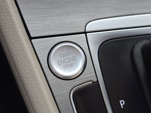 Used 2016 Volkswagen Golf SE image 24