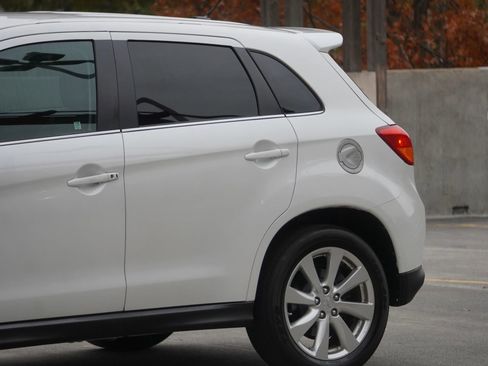 Used 2015 Mitsubishi Outlander Sport SE image 4