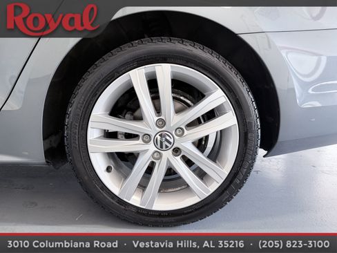 Used 2017 Volkswagen Jetta SEL FWD image 8