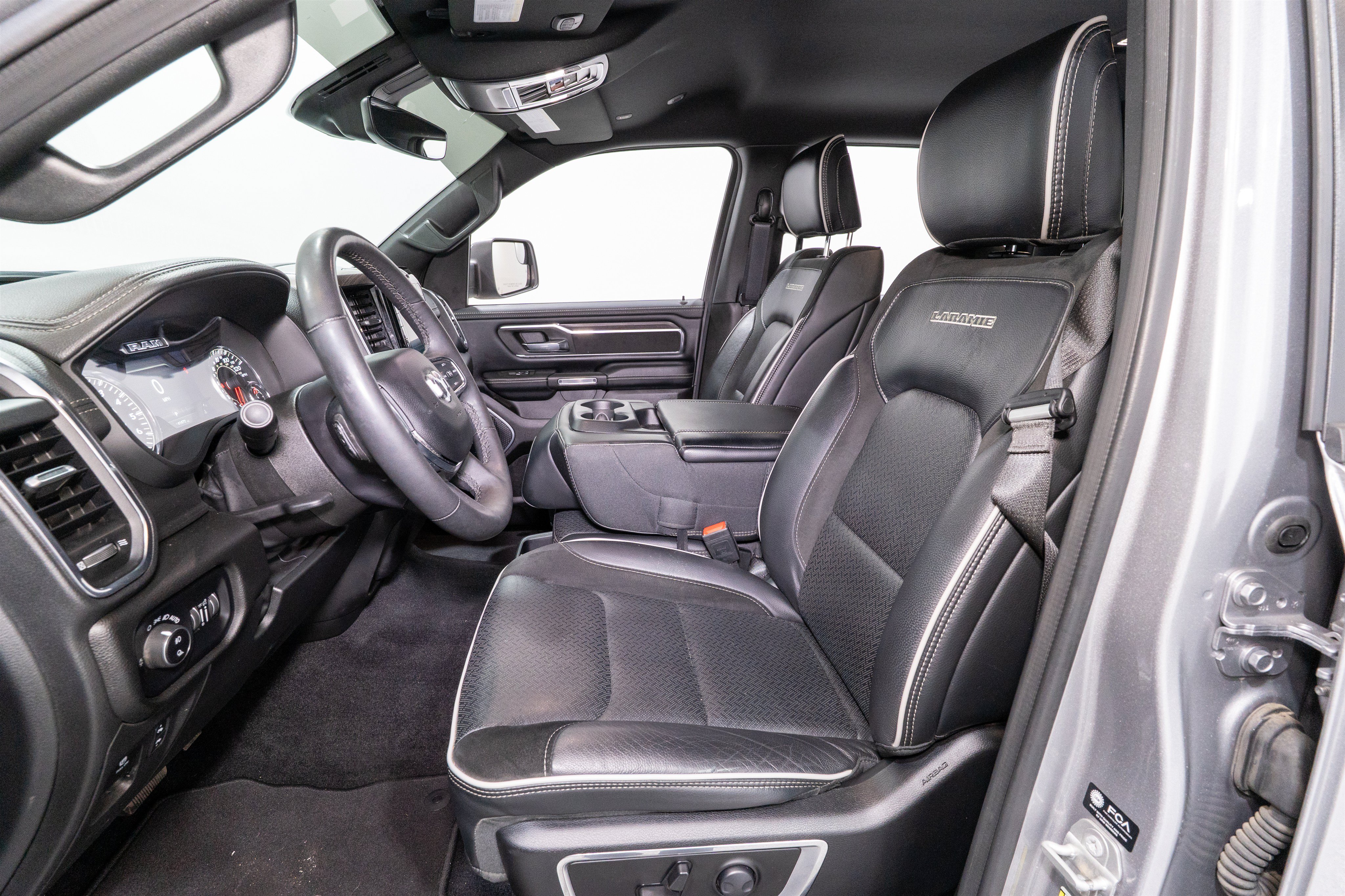 Used 2025 RAM 1500 Laramie AWD/4WD image 17