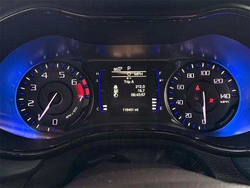 Used 2016 Chrysler 200 S image 9