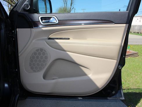 Used 2018 Jeep Grand Cherokee Limited image 42