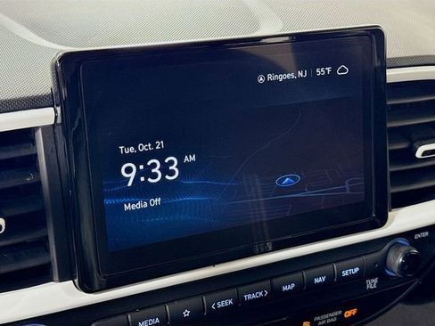 Certified 2023 Hyundai Venue Limited w/ Cargo Package image 17