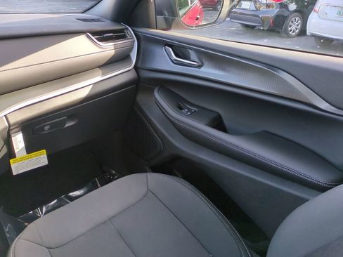 New 2025 Jeep Grand Cherokee Laredo X w/ Trailer Tow Package image 18