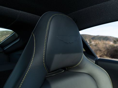 Used 2025 Aston Martin V8 Vantage Coupe RWD image 22