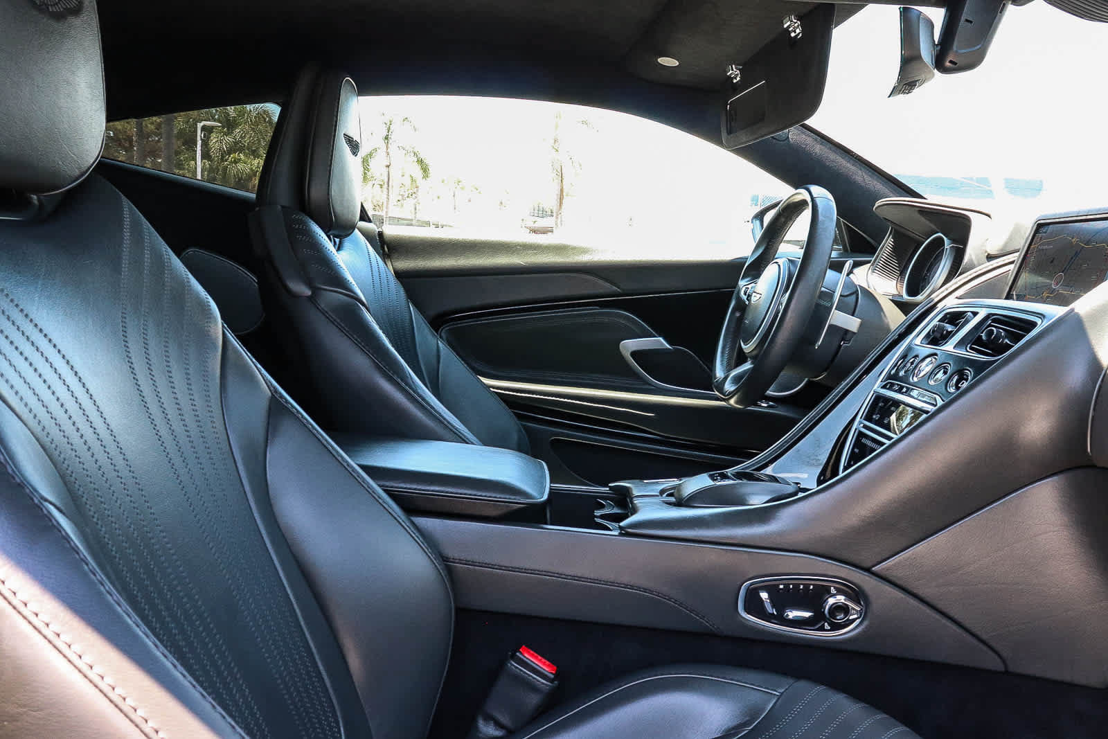 Used 2020 Aston Martin DB11 Coupe RWD image 25