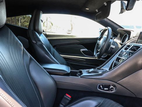 Used 2020 Aston Martin DB11 Coupe RWD image 25