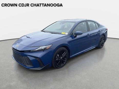 Used 2025 Toyota Camry SE image 1