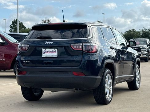 Used 2024 Jeep Compass Sport AWD/4WD image 8