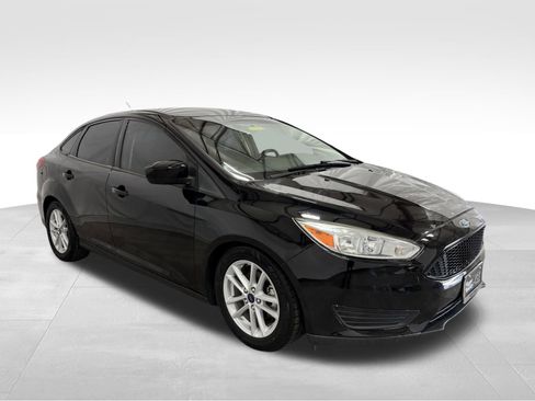 Used 2018 Ford Focus SE image 3