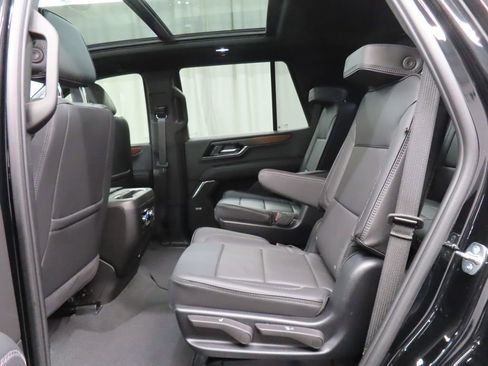 Used 2025 GMC Yukon Denali w/ Sun & Power Step Package AWD/4WD image 10