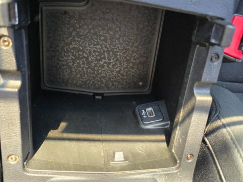 Used 2019 Jeep Wrangler Unlimited Sahara image 19