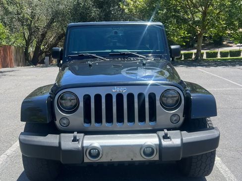 Used 2015 Jeep Wrangler Unlimited Sport AWD/4WD image 3