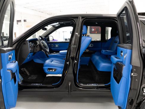 Used 2023 Rolls-Royce Cullinan Black Badge w/ Driver's Package image 11