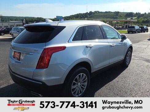 Used 2018 Cadillac XT5 Luxury w/ Driver Awareness Package FWD image 8