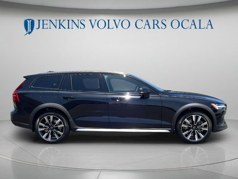 New 2026 Volvo V60 B5 Cross Country Ultra w/ Protection Package Premier AWD/4WD image 2