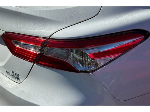 Used 2019 Toyota Camry LE image 6