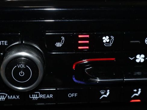 Used 2023 Jeep Grand Cherokee Summit image 5