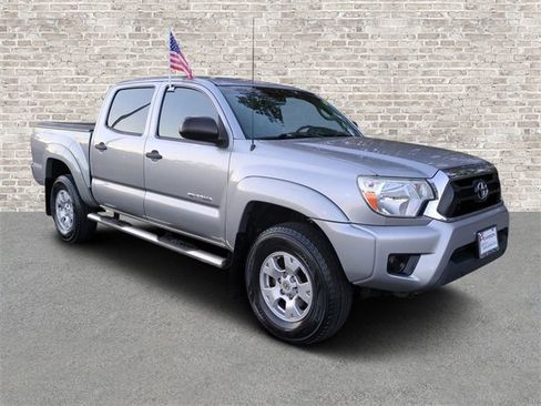 Used 2015 Toyota Tacoma PreRunner image 1