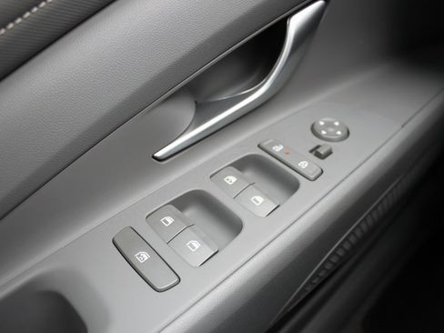 Used 2024 Hyundai Elantra SEL w/ Convenience Package image 12