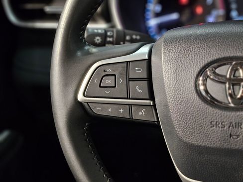 Used 2024 Toyota Highlander XLE image 28