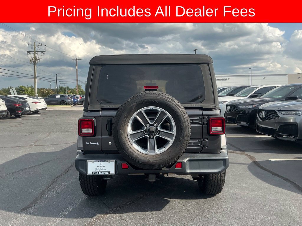 Used 2018 Jeep Wrangler Unlimited Sahara AWD/4WD image 4