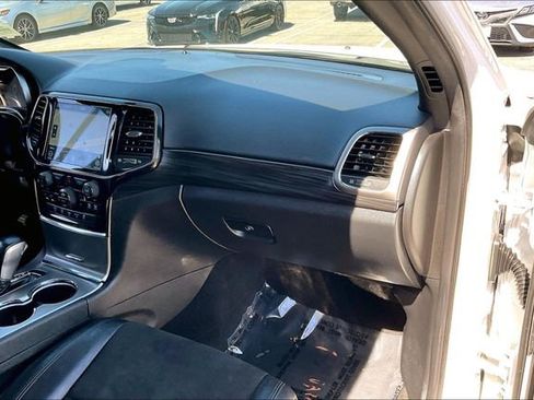 Used 2021 Jeep Grand Cherokee Laredo X image 16