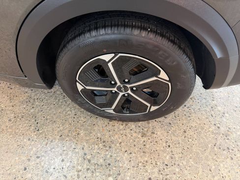 Used 2026 Kia Niro LX FWD image 29