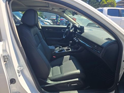 Used 2022 Honda Civic Touring image 6