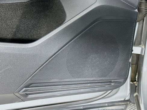 Used 2020 Volkswagen Tiguan SE image 18