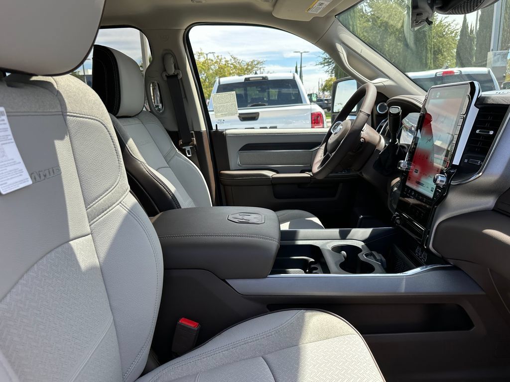 New 2026 RAM 2500 Laramie AWD/4WD image 14