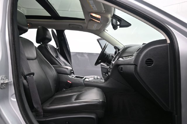 Used 2020 Chrysler 300 Limited RWD image 16