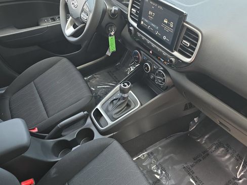 Used 2026 Hyundai Venue SE FWD image 15