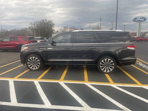 Used 2022 Lincoln Navigator L Reserve image 8