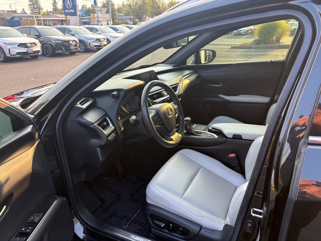 Used 2019 Lexus UX 200 w/ Accessory Package FWD image 13