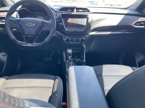Used 2023 Chevrolet TrailBlazer RS w/ Sun and Liftgate Package FWD image 12