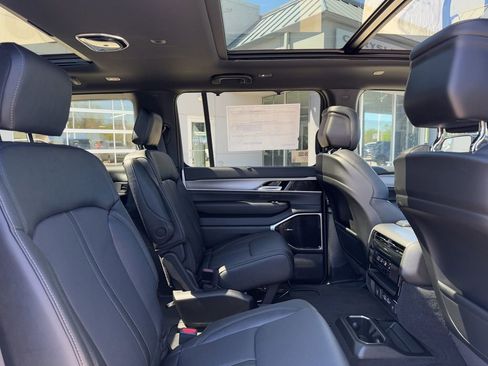 New 2026 Jeep Grand Wagoneer Limited AWD/4WD image 39