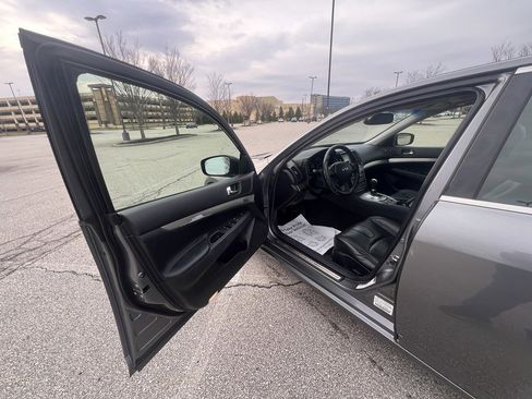 Used 2012 INFINITI G37 w/ Premium Pkg image 16