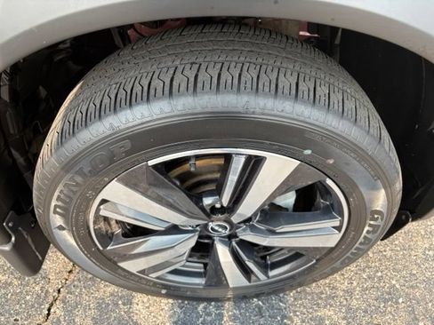 Used 2023 Nissan Rogue Platinum AWD/4WD image 22