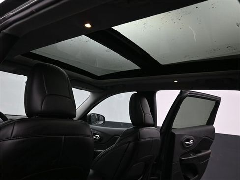 Used 2019 Jeep Cherokee Trailhawk w/ Comfort/Convenience Group image 27