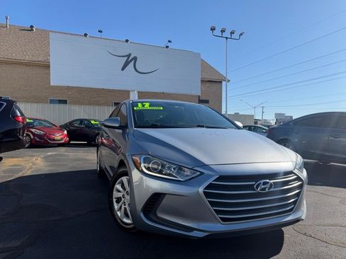 Used 2017 Hyundai Elantra SE FWD image 1